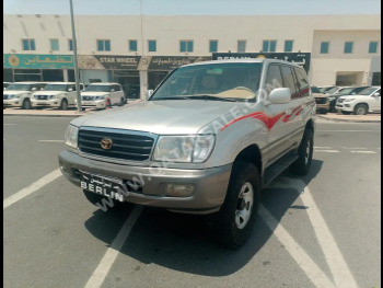 تويوتا  لاند كروزر  في اكس ار  1998  اوتوماتيك  326,000 كم  8 سلندر  دفع رباعي  اس يو في  فضي