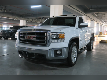 GMC  Sierra  1500  2015  Automatic  51,000 Km  8 Cylinder  Four Wheel Drive (4WD)  Pick Up  White