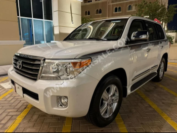 Toyota  Land Cruiser  GXR  2014  Automatic  72,000 Km  8 Cylinder  Four Wheel Drive (4WD)  SUV  Pearl