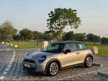 ميني  كوبر  4 سلندر  هاتش باك  فضي  2025