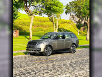 Land Rover  Range Rover  Vogue SE  2023  Automatic  21,650 Km  6 Cylinder  Four Wheel Drive (4WD)  SUV  Gold  With Warranty