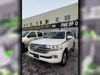 Toyota  Land Cruiser  GXR  2019  Automatic  240,000 Km  6 Cylinder  Four Wheel Drive (4WD)  SUV  White
