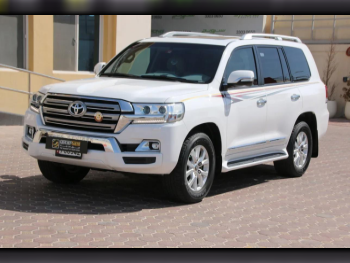 Toyota  Land Cruiser  GXR  2018  Automatic  166,000 Km  8 Cylinder  Four Wheel Drive (4WD)  SUV  White