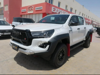 تويوتا  هاي لوكس  جي ار سبورت  2025  اوتوماتيك  0 كم  6 سلندر  دفع رباعي  بيكب  أبيض  تحت الضمان