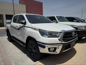 Toyota  Hilux  SR5  2024  Automatic  74,000 Km  4 Cylinder  Four Wheel Drive (4WD)  Pick Up  White  With Warranty