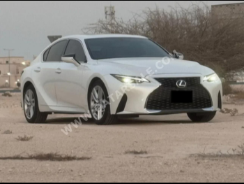 Lexus  ES  300  2021  Automatic  30,000 Km  6 Cylinder  Rear Wheel Drive (RWD)  Sedan  White