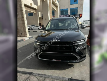 كيا  كارنز  4 سلندر  فخمة  أسود  2023