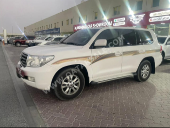 Toyota  Land Cruiser  GX  2010  Automatic  355,000 Km  6 Cylinder  Four Wheel Drive (4WD)  SUV  White