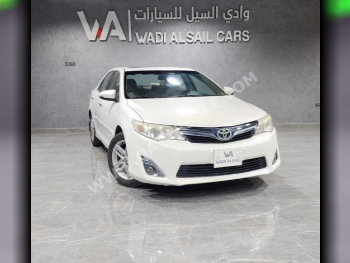 تويوتا  كامري  جي ال اكس  2014  اوتوماتيك  79,000 كم  4 سلندر  سحب امامي  سيدان  أبيض