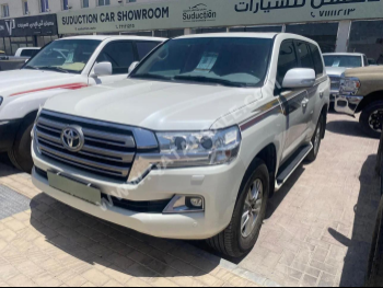 Toyota  Land Cruiser  GXR  2016  Automatic  334,000 Km  6 Cylinder  Four Wheel Drive (4WD)  SUV  White