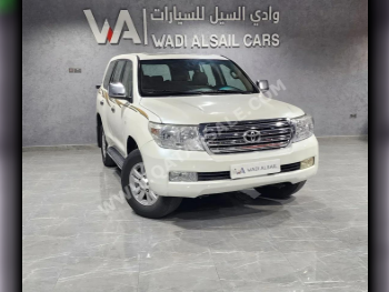 Toyota  Land Cruiser  GXR  2010  Automatic  316,000 Km  8 Cylinder  Four Wheel Drive (4WD)  SUV  White