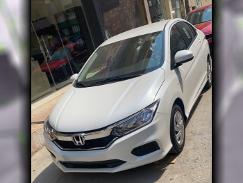 هوندا  سيتي  4 سلندر  سيدان  أبيض  2020