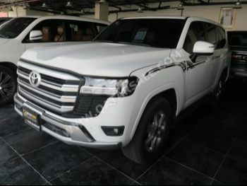 Toyota  Land Cruiser  GXR  2022  Automatic  144,000 Km  6 Cylinder  Four Wheel Drive (4WD)  SUV  White