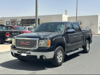 GMC  Sierra  SLE  2008  Automatic  146,000 Km  8 Cylinder  Four Wheel Drive (4WD)  Pick Up  Black