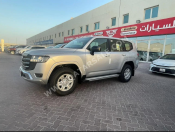 تويوتا  لاند كروزر  جي اكس  2025  اوتوماتيك  0 كم  6 سلندر  دفع رباعي  اس يو في  فضي  تحت الضمان