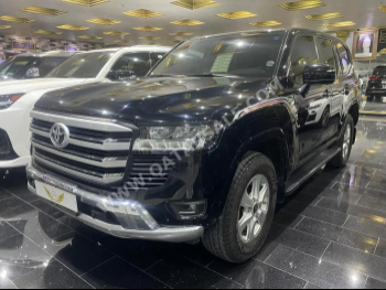 Toyota  Land Cruiser  GXR  2022  Automatic  73,000 Km  6 Cylinder  Four Wheel Drive (4WD)  SUV  Black  With Warranty