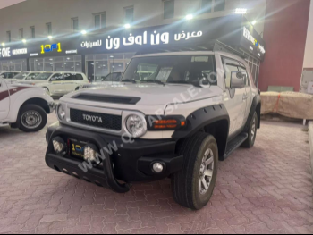 تويوتا  إف جي كروزر  2019  اوتوماتيك  120,000 كم  6 سلندر  دفع رباعي  اس يو في  أبيض