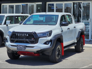 تويوتا  هاي لوكس  جي ار سبورت  2025  اوتوماتيك  0 كم  6 سلندر  دفع رباعي  بيكب  أبيض  تحت الضمان