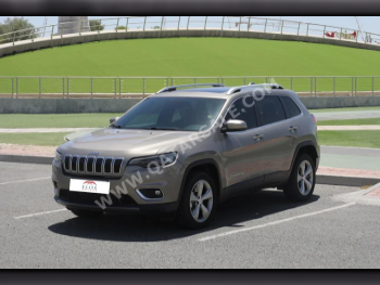 جييب  شيروكي  ليميتيد  2020  اوتوماتيك  100,000 كم  6 سلندر  دفع رباعي  اس يو في  ذهبي