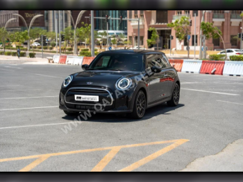 Mini  Cooper  2024  Automatic  27,800 Km  4 Cylinder  Front Wheel Drive (FWD)  Hatchback  Black  With Warranty