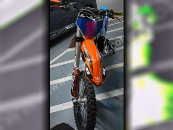 كيه تي ام  450 اس اكس  - اف -  2020 - اللون ازرق وابيض