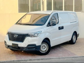 هيونداي  فان اتش وان  2021  اوتوماتيك  92,000 كم  4 سلندر  دفع خلفي  فان \ باص  أبيض