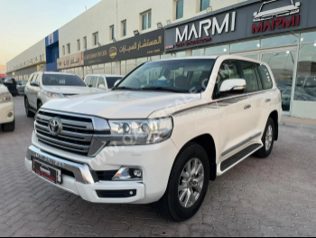 Toyota  Land Cruiser  GXR  2019  Automatic  203,000 Km  8 Cylinder  Four Wheel Drive (4WD)  SUV  White