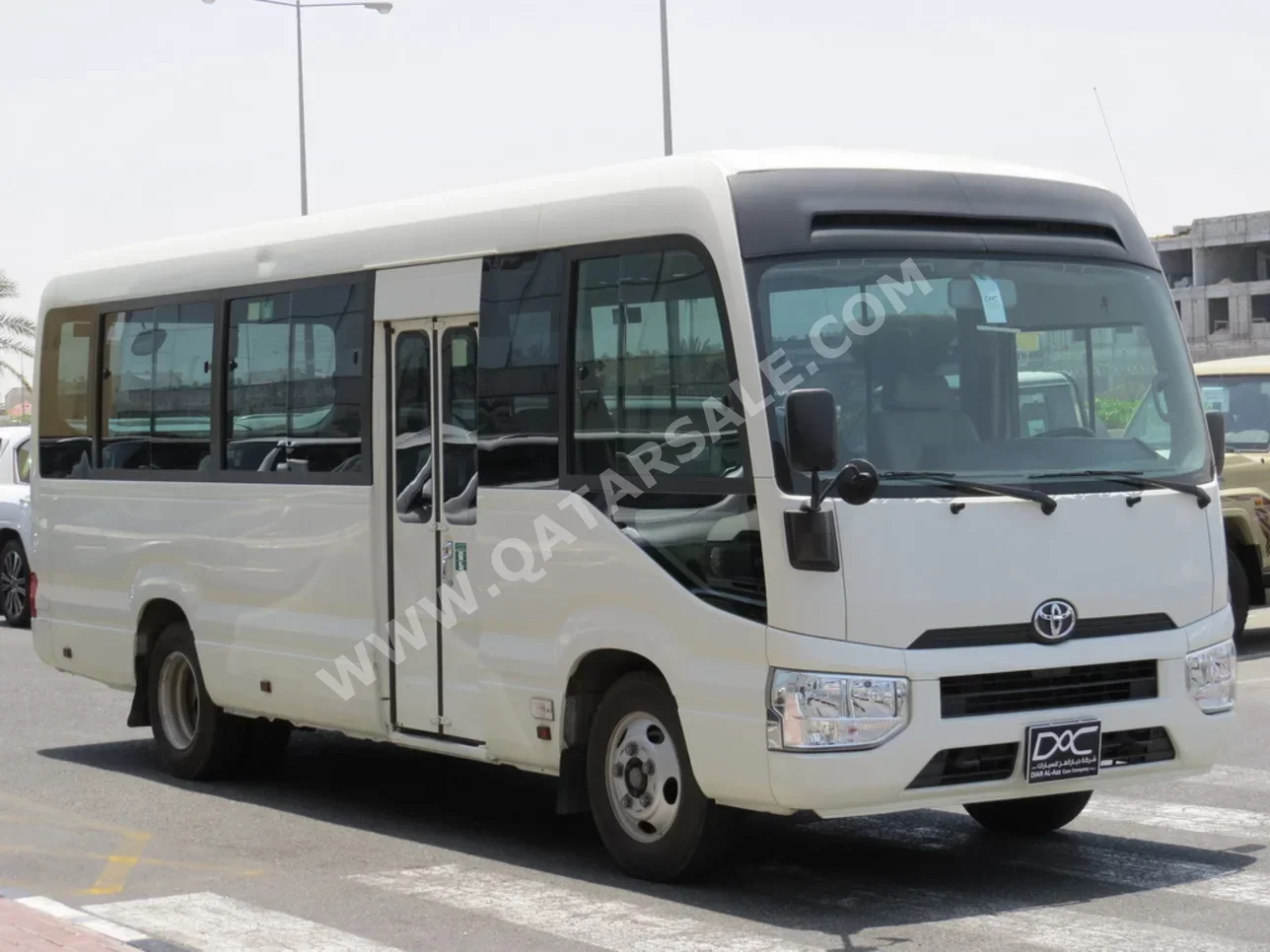 تويوتا  كوستر  2020  عادي  166,000 كم  4 سلندر  دفع خلفي  فان \ باص  أبيض