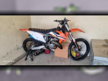 كيه تي ام  150 اس اكس -  2021 - اللون برتقالي