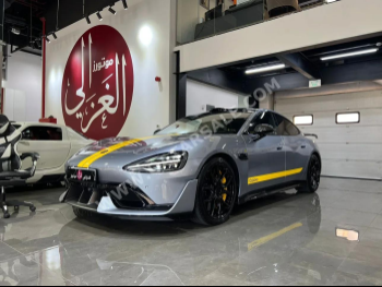Xiaomi  SU7  Ultra  2025  Automatic  400 Km  0 Cylinder  All Wheel Drive (AWD)  Sedan  Gray