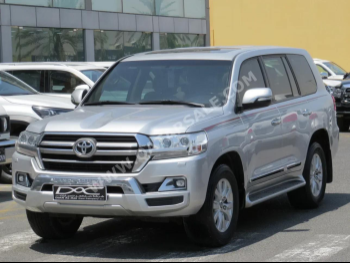 Toyota  Land Cruiser  GXR  2020  Automatic  196,000 Km  8 Cylinder  Four Wheel Drive (4WD)  SUV  Silver