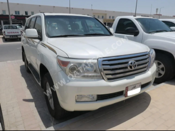 Toyota  Land Cruiser  GXR  2012  Automatic  800,000 Km  8 Cylinder  Four Wheel Drive (4WD)  SUV  White