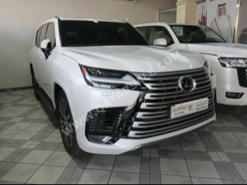 لكزس  ال اكس  600 لكجري  2023  اوتوماتيك  16,000 كم  6 سلندر  دفع رباعي  اس يو في  أبيض  تحت الضمان