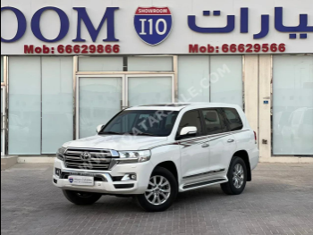 Toyota  Land Cruiser  GXR  2018  Automatic  185,000 Km  8 Cylinder  Four Wheel Drive (4WD)  SUV  White