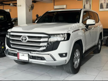 Toyota  Land Cruiser  GXR  2022  Automatic  145,000 Km  6 Cylinder  Four Wheel Drive (4WD)  SUV  White