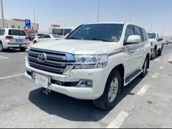 Toyota  Land Cruiser  GXR  2016  Automatic  164,000 Km  6 Cylinder  Four Wheel Drive (4WD)  SUV  White