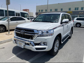 Toyota  Land Cruiser  GXR  2018  Automatic  135,000 Km  8 Cylinder  Four Wheel Drive (4WD)  SUV  White