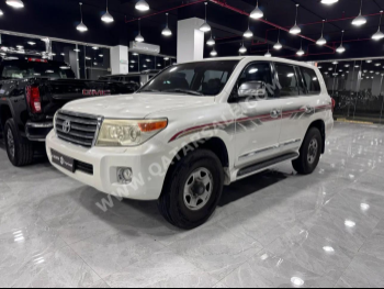 Toyota  Land Cruiser  GXR  2013  Automatic  362,000 Km  8 Cylinder  Four Wheel Drive (4WD)  SUV  White