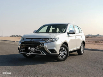 Mitsubishi  Outlander  2021  Automatic  123,000 Km  4 Cylinder  Four Wheel Drive (4WD)  SUV  Silver