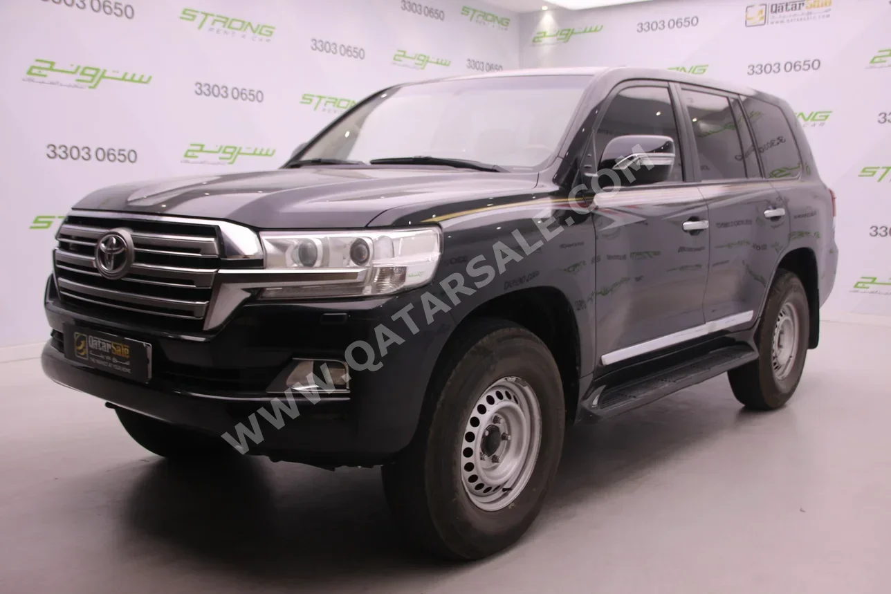 تويوتا  لاند كروزر  جي اكس ار  2018  اوتوماتيك  180,000 كم  8 سلندر  دفع رباعي  اس يو في  أسود