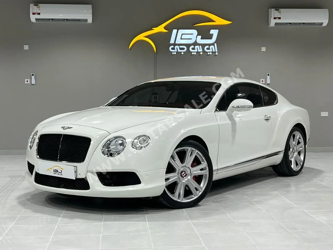 بنتلي  كونتيننتل  جي تي  2014  اوتوماتيك  65,000 كم  12 سلندر  دفع كلي مستمر  كوبيه \ سبورت  أبيض