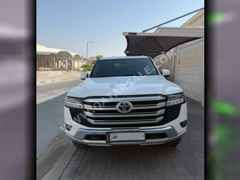Toyota  Land Cruiser  GXR  2022  Automatic  62,700 Km  6 Cylinder  Four Wheel Drive (4WD)  SUV  White  With Warranty