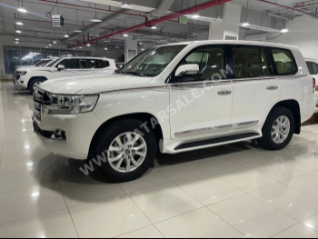 Toyota  Land Cruiser  GXR  2019  Automatic  202,000 Km  8 Cylinder  Four Wheel Drive (4WD)  SUV  White