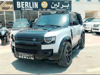 لاند روفر  ديفيندر  90  2021  اوتوماتيك  81,000 كم  6 سلندر  دفع رباعي  اس يو في  أبيض