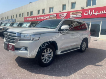 Toyota  Land Cruiser  GXR  2018  Automatic  184,000 Km  8 Cylinder  Four Wheel Drive (4WD)  SUV  White