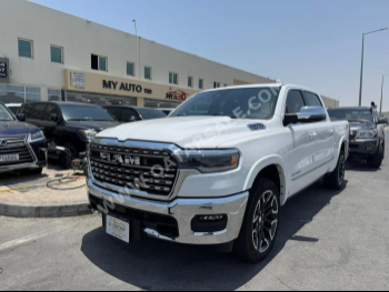 دودج  رام  لميتد  2025  اوتوماتيك  1,000 كم  8 سلندر  دفع رباعي  بيكب  أبيض  تحت الضمان