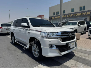 Toyota  Land Cruiser  GXR  2018  Automatic  239,000 Km  6 Cylinder  Four Wheel Drive (4WD)  SUV  White