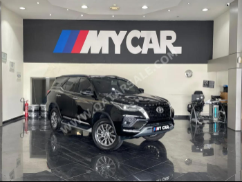 Toyota  Fortuner  SR5  2025  Automatic  1,200 Km  6 Cylinder  Four Wheel Drive (4WD)  SUV  Black  With Warranty