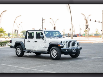 جييب  جلاديتور  سبورت  2023  اوتوماتيك  2,000 كم  6 سلندر  دفع رباعي  بيكب  أبيض  تحت الضمان