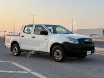 اسوزو  دي-ماكس  2022  عادي  220,000 كم  4 سلندر  سحب امامي  بيكب  أبيض